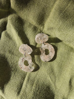 Charger l'image dans la galerie, Boucles d'oreilles Angèle | Puces