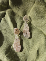 Charger l&#39;image dans la galerie, Boucles d&#39;oreilles Opaline | Puces
